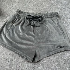 Native language velvet shorts